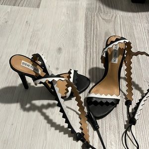 Black and white Steven madden heels 5 or 5.5?